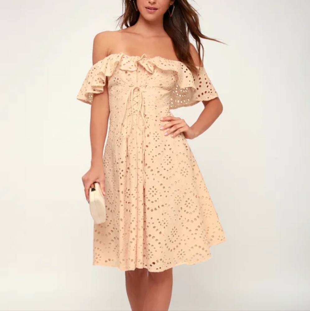 ASTR Joyce Light Peach Eyelet Lace Off Shoulder Ruffle Dress Size M Milkmaid
